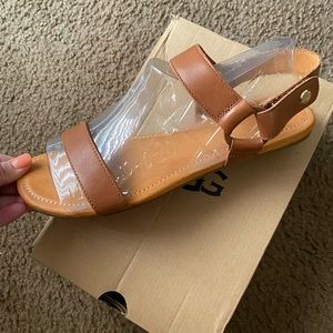 Women Ugg Rynell sandals size 12